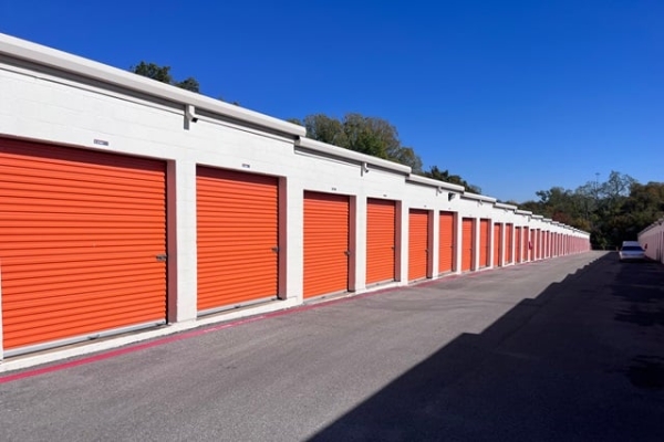 Facility photo: //images.sparefoot.com/medium/213441687a48057f220.jpg