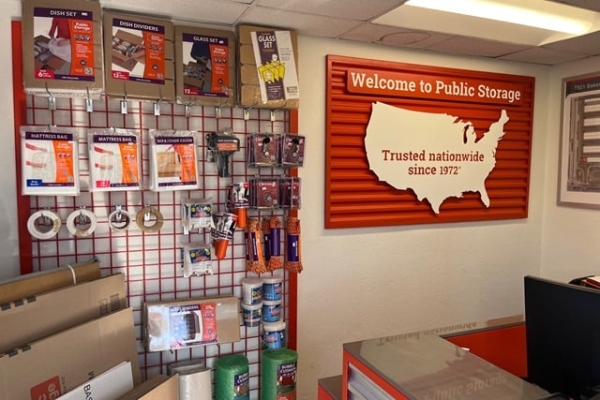 Facility photo: //images.sparefoot.com/medium/213441693ad3ccced17.jpg