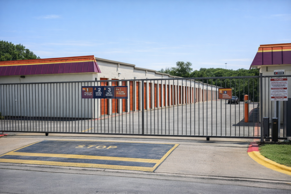 Facility photo: //images.sparefoot.com/medium/213441699719fb5450d.jpg