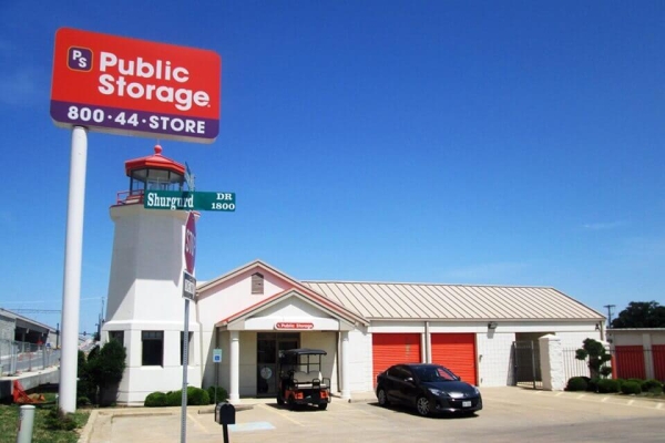 Facility photo: //images.sparefoot.com/medium/21344468b0562bec717.jpg