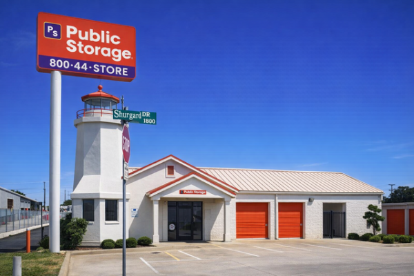 Facility photo: //images.sparefoot.com/medium/213444699719f51c96d.jpg