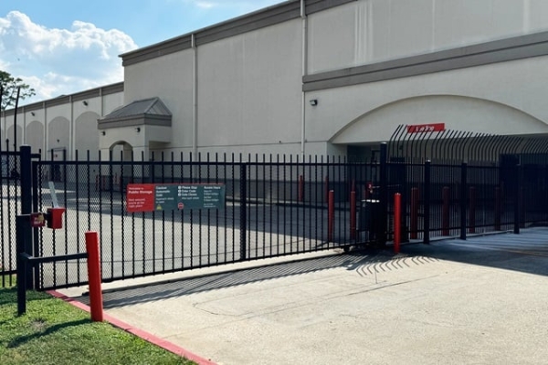 Storage Units at Public Storage - Houston - 1165 North Loop West - 1165 North Loop West
