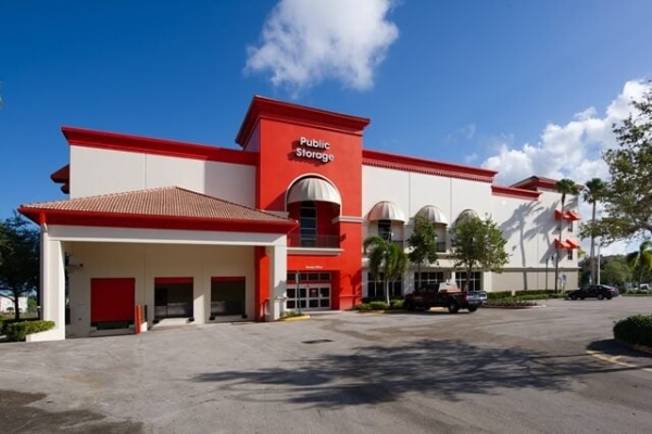 Facility photo: //images.sparefoot.com/medium/2134476878f4e0d786c.jpg