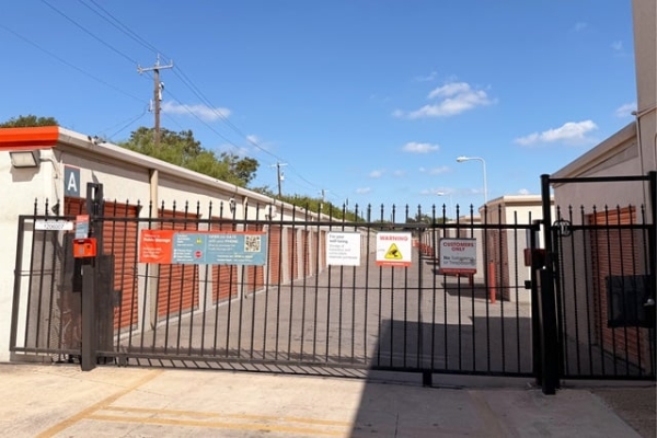 Storage Units at Public Storage - San Antonio - 555 W Sunset Road - 555 W Sunset Road