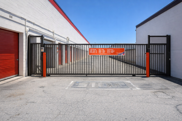 Facility photo: //images.sparefoot.com/medium/2134546a071d514d5e1.jpg