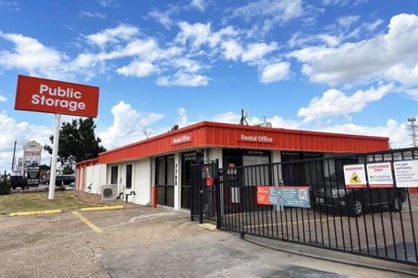 Storage Units at Public Storage - Houston - 7780 Harwin Drive - 7780 Harwin Drive