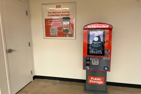 Facility photo: //images.sparefoot.com/medium/2134566894a6bd2c665.jpg
