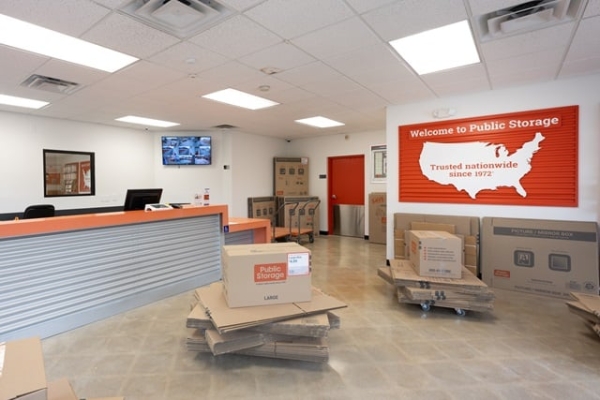 Facility photo: //images.sparefoot.com/medium/2134596884d2b698f2a.jpg