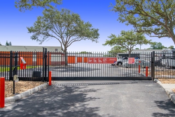 Facility photo: //images.sparefoot.com/medium/21346469f7485e78498.jpg