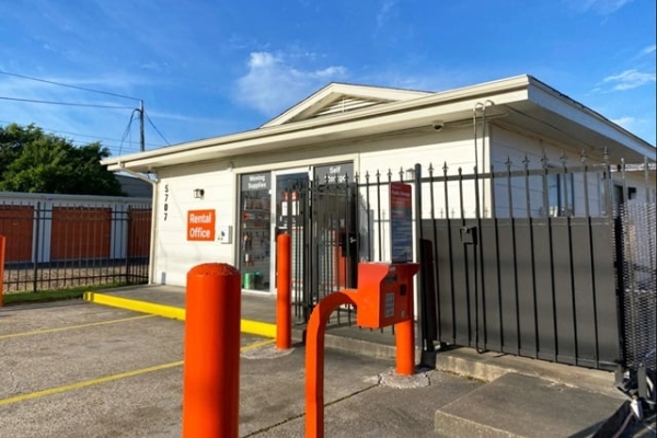 Storage Units at Public Storage - Houston - 5707 Bingle Road - 5707 Bingle Road