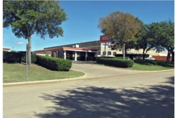 Facility photo: //images.sparefoot.com/medium/2134676884d3d4a2867.jpg
