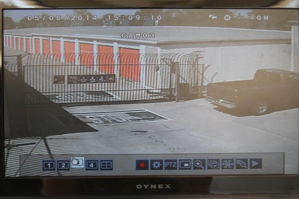 Facility photo: //images.sparefoot.com/medium/213467692da1adf00a0.jpg