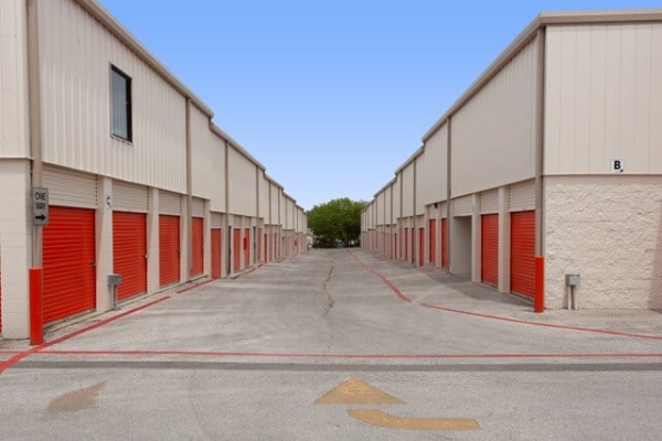 Facility photo: //images.sparefoot.com/medium/2134686884d3d649b01.jpg