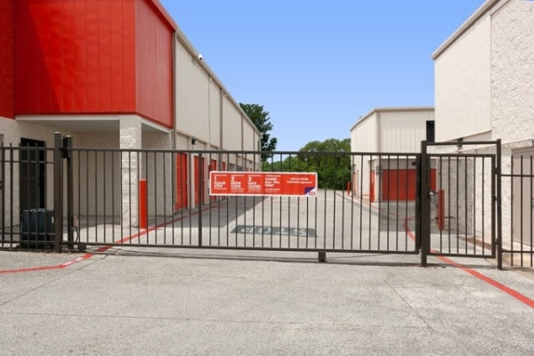 Facility photo: //images.sparefoot.com/medium/2134686884d3d84622a.jpg