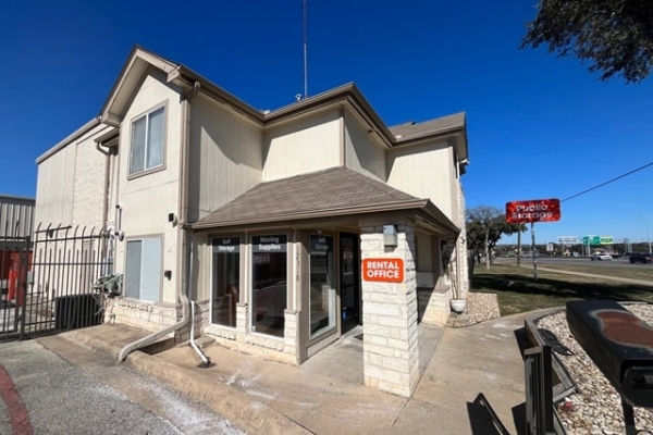 Facility photo: //images.sparefoot.com/medium/2134686963b1d3bd5fa.jpg