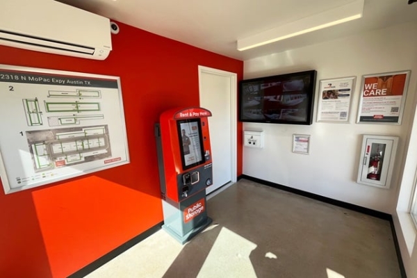 Facility photo: //images.sparefoot.com/medium/21346869e779106b594.jpg