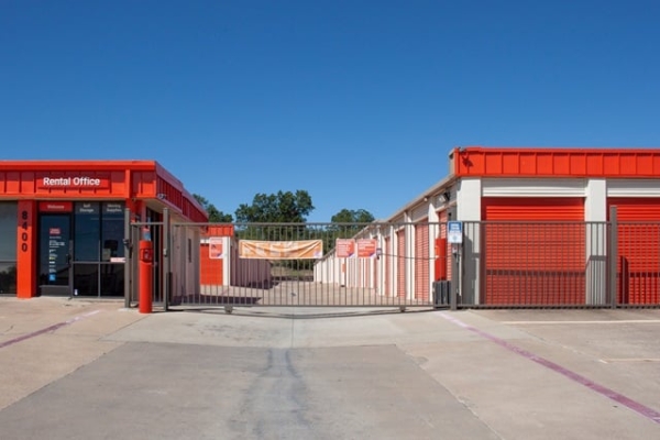 Facility photo: //images.sparefoot.com/medium/2134696884d3b549807.jpg