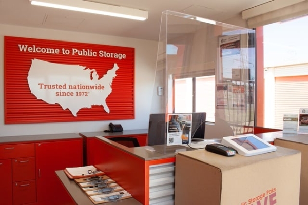 Facility photo: //images.sparefoot.com/medium/21346969f749926c6e6.jpg