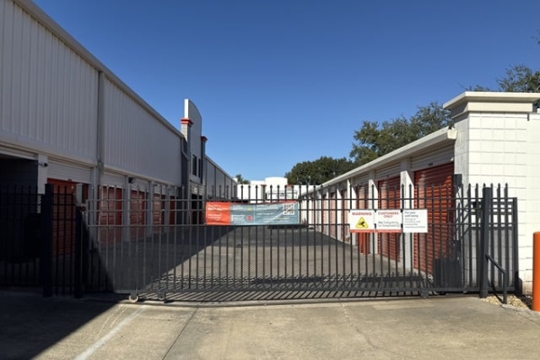 Storage Units at Public Storage - Tampa - 3413 W Hillsborough Ave - 3413 W Hillsborough Ave
