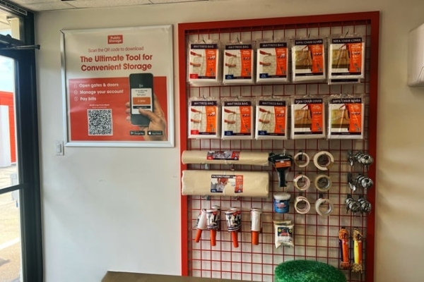 Facility photo: //images.sparefoot.com/medium/213476687a4824a4637.jpg