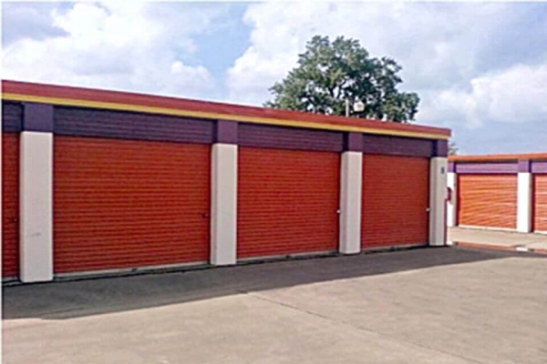 Facility photo: //images.sparefoot.com/medium/213479689354d2ee281.jpg