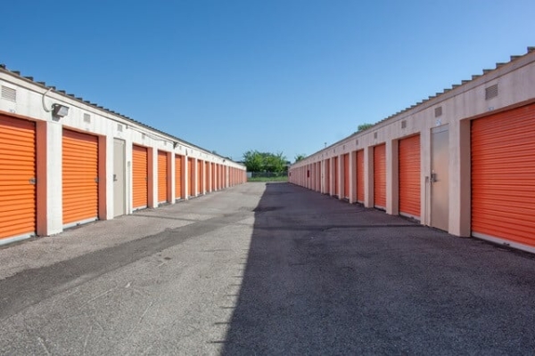 Storage Units at Public Storage - Houston - 9030 North Freeway - 9030 North Freeway