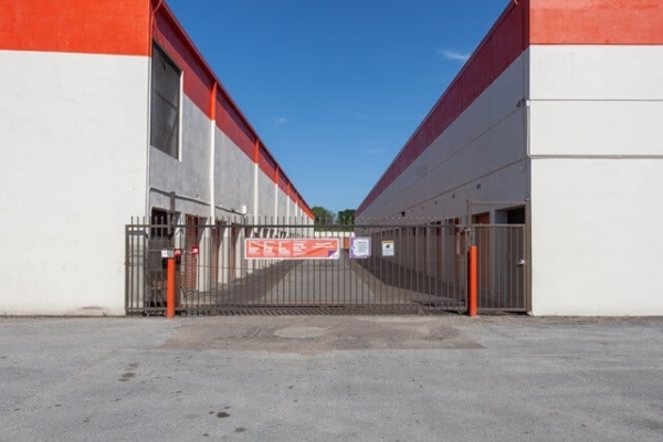 Storage Units at Public Storage - Houston - 9030 North Freeway - 9030 North Freeway