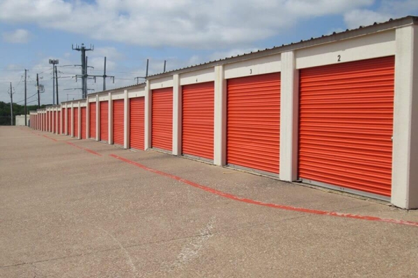 Facility photo: //images.sparefoot.com/medium/2134836876565dc6716.jpg
