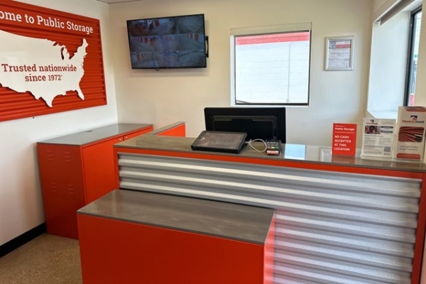 Facility photo: //images.sparefoot.com/medium/2134836876565ec54a0.jpg
