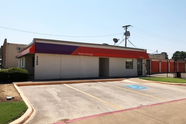 Facility photo: //images.sparefoot.com/medium/2134916878f6919381d.jpg
