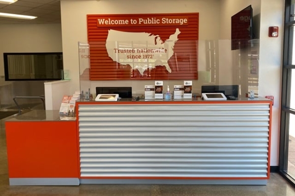 Facility photo: //images.sparefoot.com/medium/21349269f89bdbdd3b7.jpg