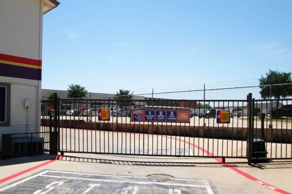 Facility photo: //images.sparefoot.com/medium/21349769f7496048dd0.jpg