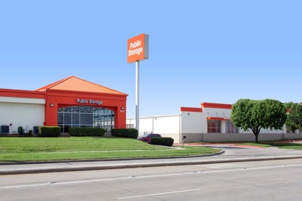 Facility photo: //images.sparefoot.com/medium/213500687f909f84e6e.jpg