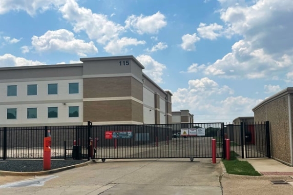Facility photo: //images.sparefoot.com/medium/213502689203b106461.jpg