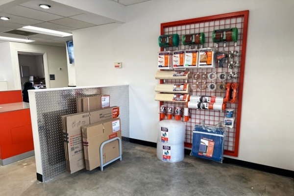 Storage Units at Public Storage - Orlando - 6040 Lakehurst Dr - 6040 Lakehurst Dr