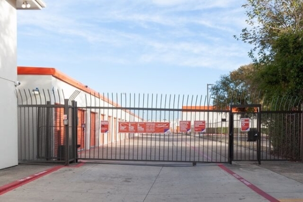 Storage Units at Public Storage - Dallas - 2861 Walnut Hill Lane - 2861 Walnut Hill Lane
