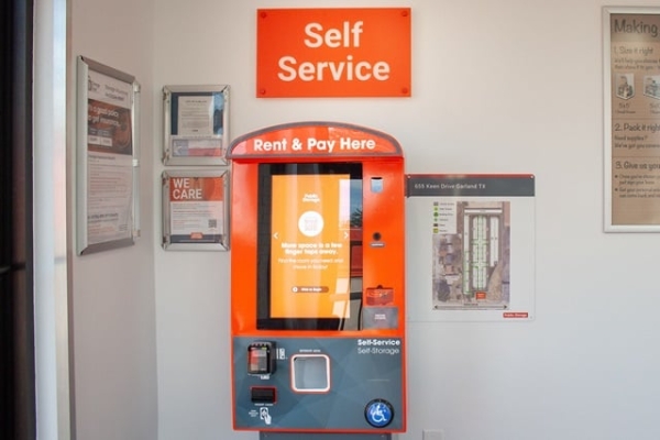 Facility photo: //images.sparefoot.com/medium/21351368974c490d521.jpg
