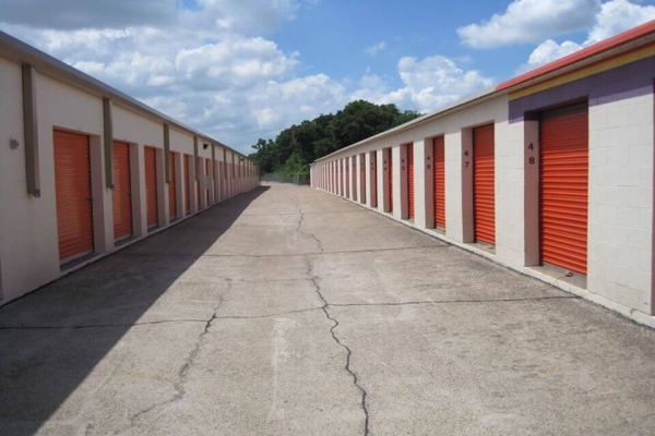 Facility photo: //images.sparefoot.com/medium/21351769e779bd267a2.jpg