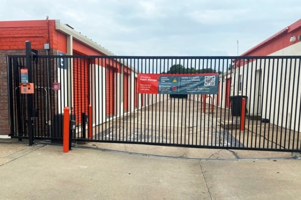 Facility photo: //images.sparefoot.com/medium/21351769f74a0b25b4e.jpg