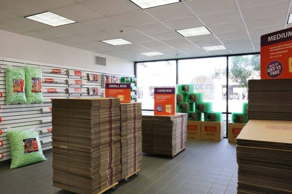 Facility photo: //images.sparefoot.com/medium/213520691b2d5c9aca5.jpg