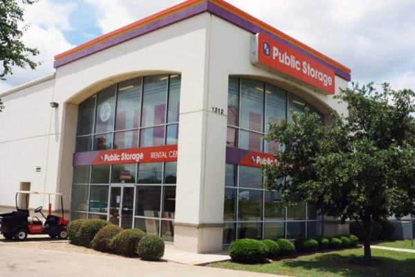 Facility photo: //images.sparefoot.com/medium/21352369f4a9f3b3997.jpg