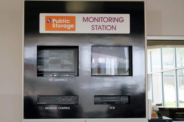 Facility photo: //images.sparefoot.com/medium/21352369f4a9f630d17.jpg