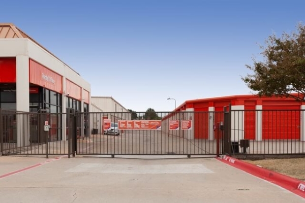 Facility photo: //images.sparefoot.com/medium/2135246949552b8b813.jpg