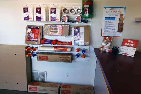 Storage Units at Public Storage - Dallas - 2840 S Westmoreland Road - 2840 S Westmoreland Road