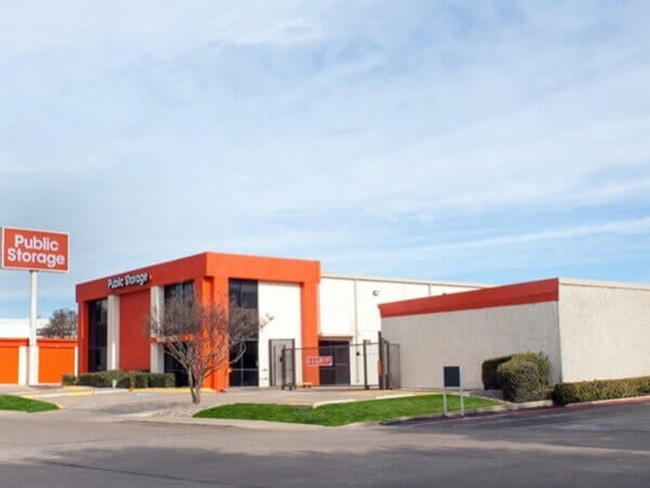 Storage Units at Public Storage - Dallas - 7412 Lemmon Ave - 7412 Lemmon Ave