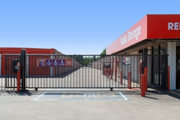 Storage Units at Public Storage - Houston - 9576 Cypress Creek Pkwy - 9576 Fm 1960 Road West