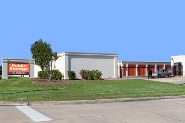 Facility photo: //images.sparefoot.com/medium/213556687b9bf3d27a1.jpg