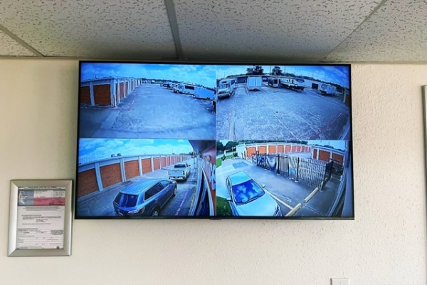 Facility photo: //images.sparefoot.com/medium/213556689de09ed43f4.jpg