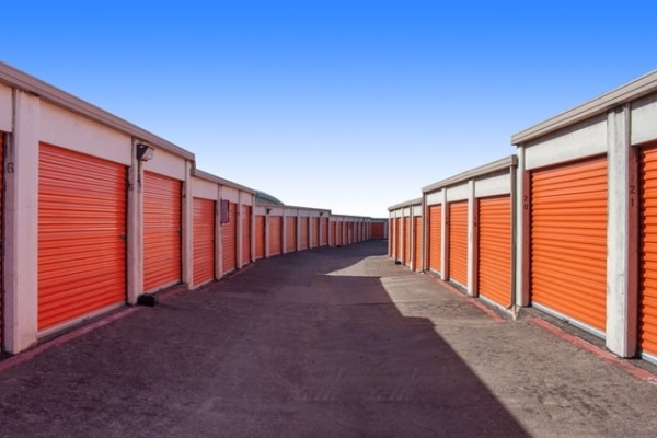 Facility photo: //images.sparefoot.com/medium/21355869f74968b374c.jpg