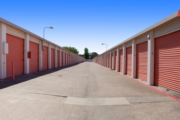 Storage Units at Public Storage - Irving - 3501 Country Club Road North - 3501 Country Club Road North
